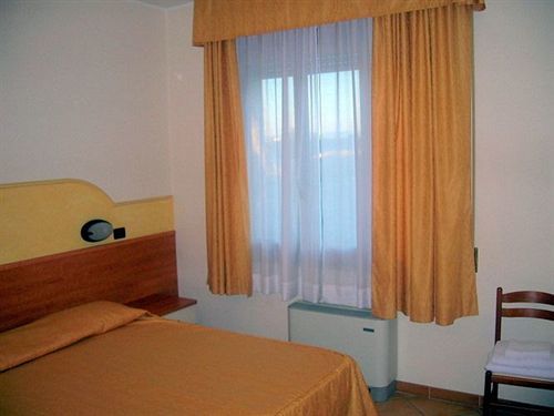 Hotel Fontana Рубьера Экстерьер фото