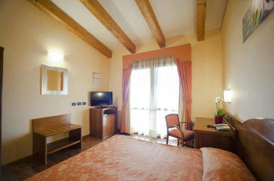 Hotel Fontana Рубьера Экстерьер фото
